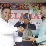 Poktan Cinta Damai Terima Bantuan Bibit dari Pemprov Kaltim