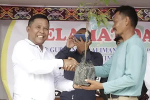 Poktan Cinta Damai Terima Bantuan Bibit dari Pemprov Kaltim