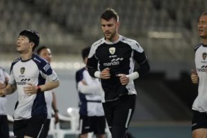 Marteen Paes latihan Timnas