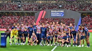 Arsenal Angkat Trofi Pramusim Usai Kalahkan AC Milan
