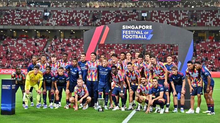 Arsenal Angkat Trofi Pramusim Usai Kalahkan AC Milan
