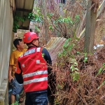 Brimob Tanggap Bencana Longsor di Gunung Polisi Balikpapan