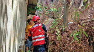 Brimob Tanggap Bencana Longsor di Gunung Polisi Balikpapan