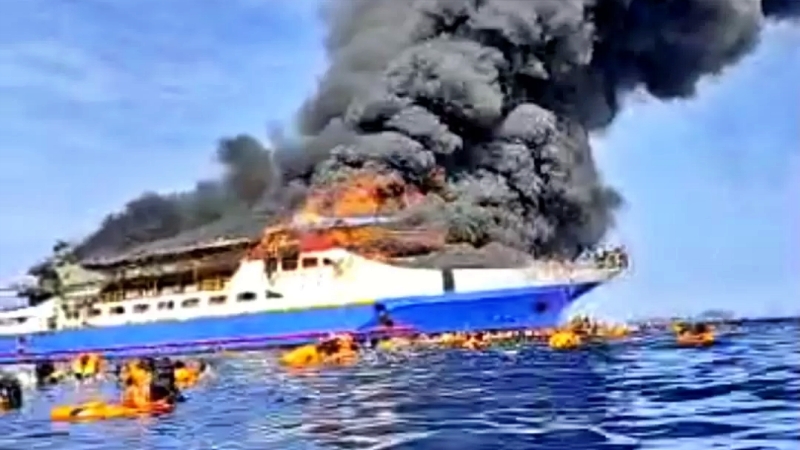 KM Barcelona 5 Terbakar di Pulau Talise, Penumpang Lompat