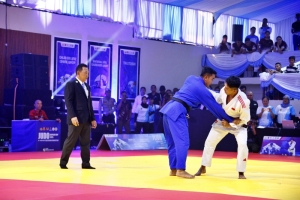 Kapolri Jadi Wasit di Kejuaraan Judo Kapolri Cup 2025