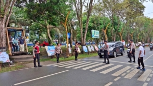 Polda Kaltim Kawal Penutupan Pameran Dekranas di Balikpapan