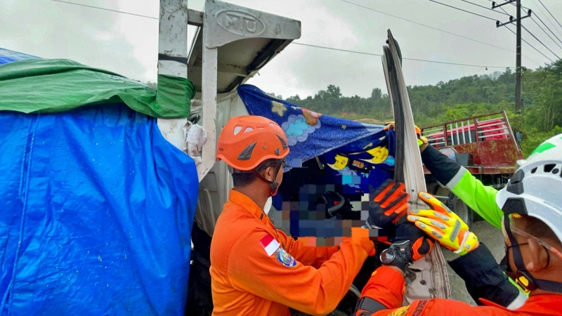 Truk Rem Blong di Kariangau, Sopir Tewas Terjepit Kabin