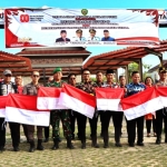 Pemkab PPU Bagikan Ribuan Bendera Merah Putih ke Masyarakat