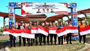 Pemkab PPU Bagikan Ribuan Bendera Merah Putih ke Masyarakat