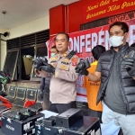 Spesialis Rumah Kosong Gondol Kamera Warga Batu Ampar